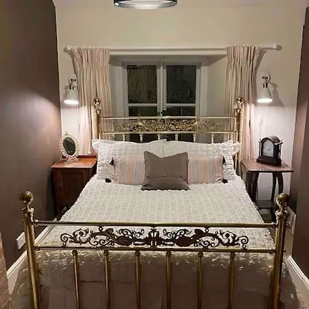 Large 4 Bed House In Malmesbury, Great For Big Families Villa Buitenkant foto