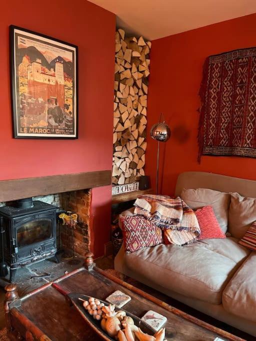Large 4 Bed House In Malmesbury, Great For Big Families Holiday home *