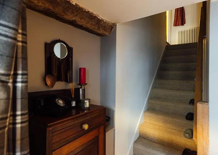 Large 4 Bed House In Malmesbury, Great For Big Families