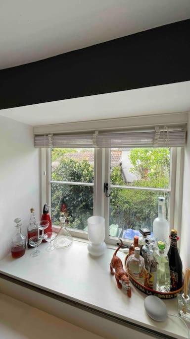 Large 4 Bed House In Malmesbury, Great For Big Families Holiday home *