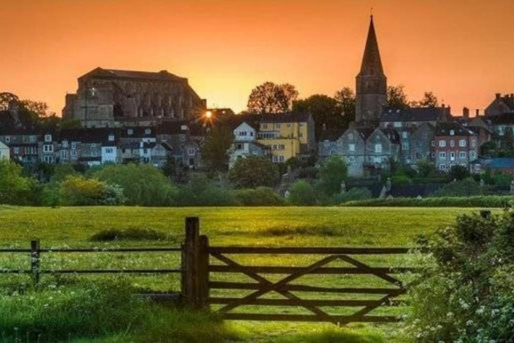 Large 4 Bed House In Malmesbury, Great For Big Families * Malmesbury