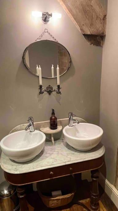 Holiday home Large 4 Bed House In Malmesbury, Great For Big Families