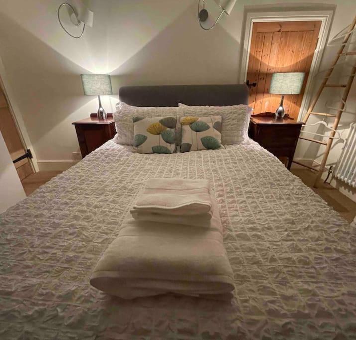 Large 4 Bed House In Malmesbury, Great For Big Families Holiday home Malmesbury